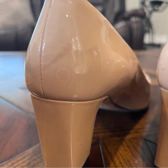 Tory Burch Raleigh Nude Pumps, size 7M - Picture 14 of 16
